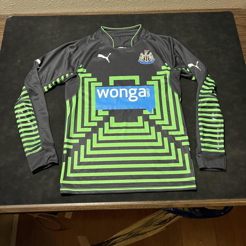 Newcastle United Goalkeeper Jersey Mens Small Soccer Premier League Puma Wonga